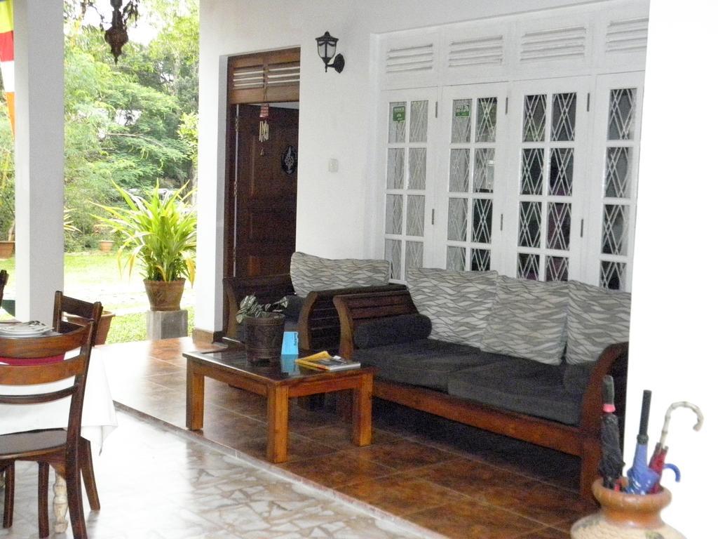 Villa Begonia Katugastota ภายนอก รูปภาพ